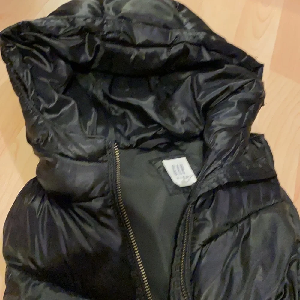 Gap girl/boy black puffer vest size medium‎